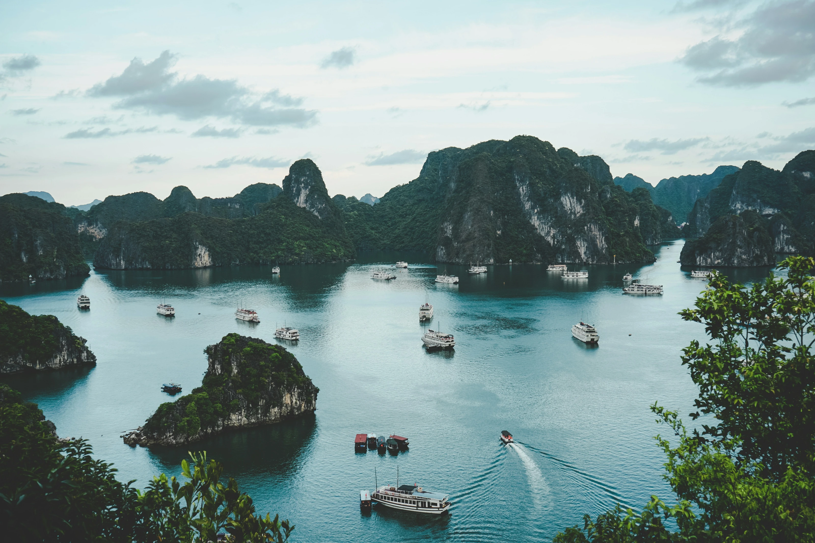 VIETNAM — HA LONG BAY